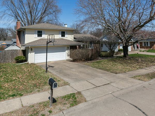 2614 E 28th Court , Davenport, IA 52803