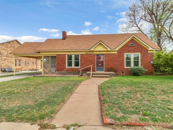 819 W Liveoak St, Coleman, TX 76834