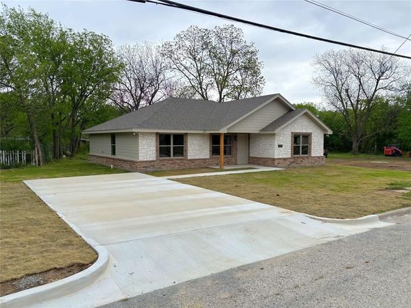 307 Elba Street , Bowie, TX 76230