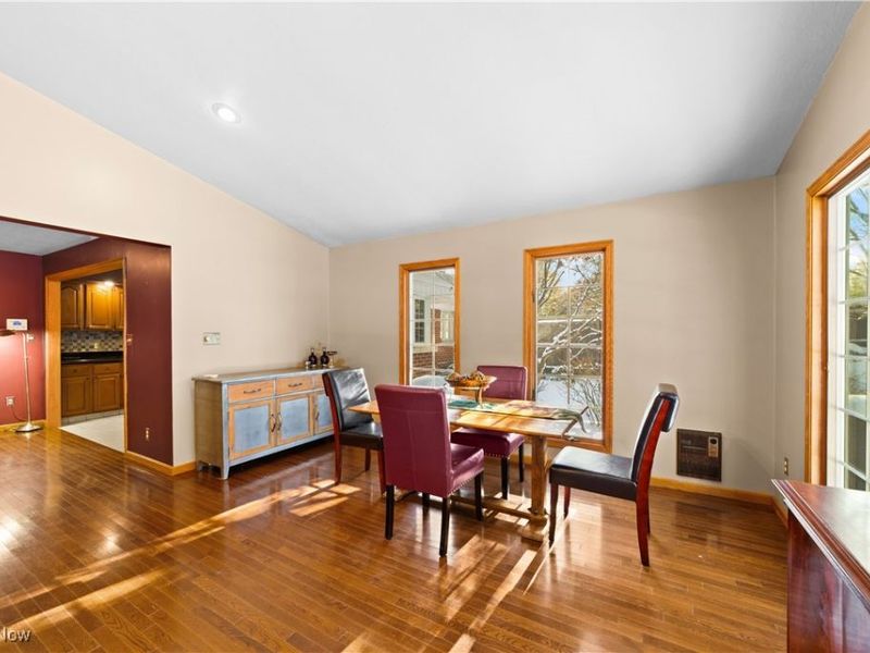 250 Schocalog Road, Akron, OH 44313 Photo 20