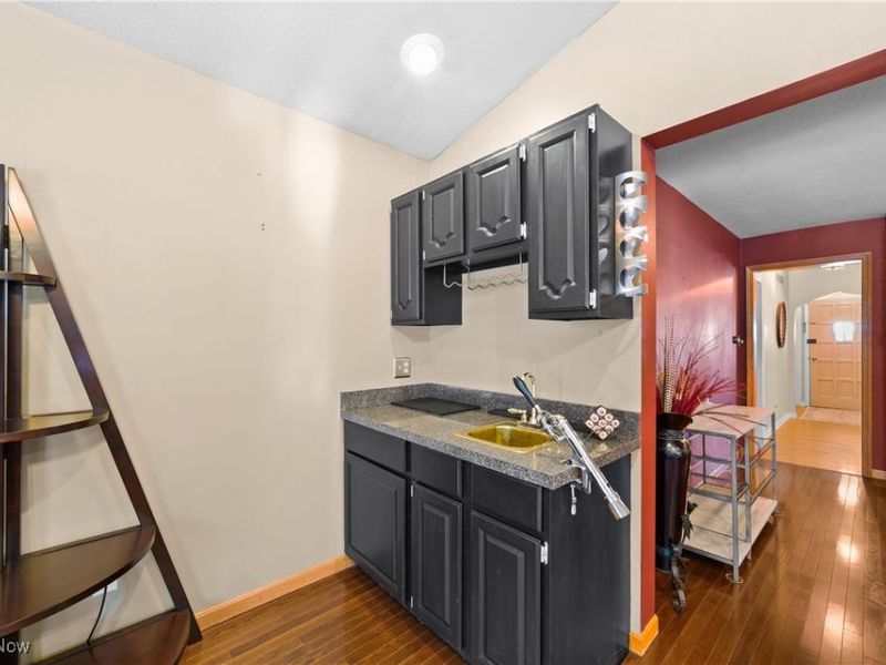 250 Schocalog Road, Akron, OH 44313 Photo 22