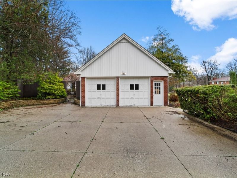 250 Schocalog Road, Akron, OH 44313 Photo 3