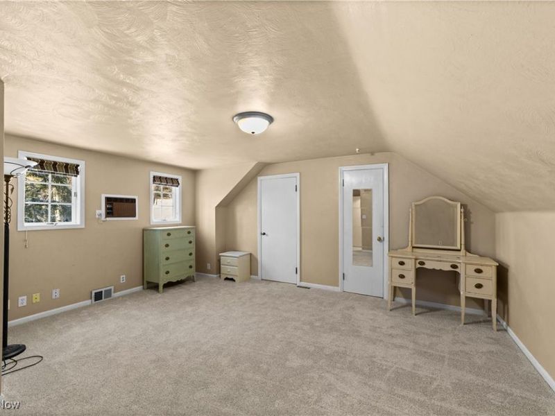 250 Schocalog Road, Akron, OH 44313 Photo 38