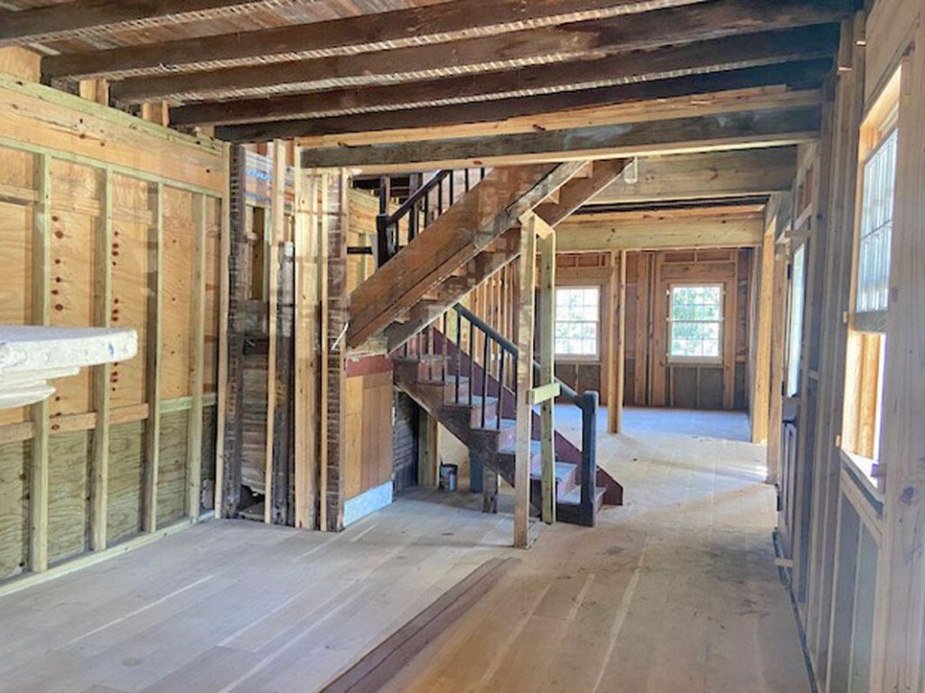 8 Islington Court Photo 4