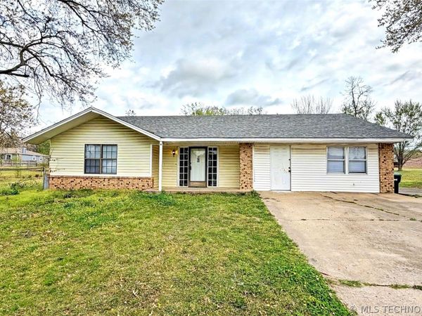 403 Kim Street , Tahlequah, OK 74464