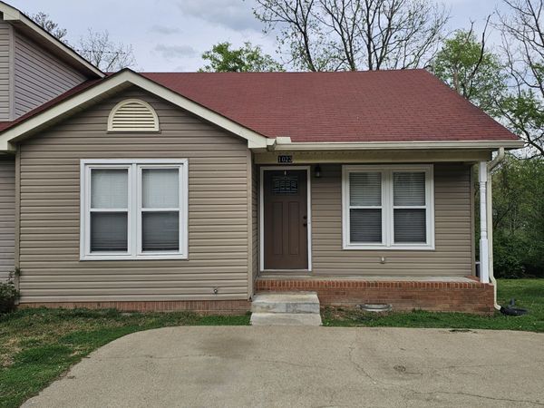 1023 Silver Point Dr , Murfreesboro, TN 37130