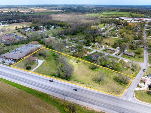 936 S Broadway St , Portland, TN 37148