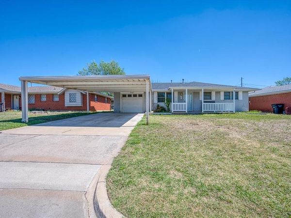 752 N Norman Avenue, Moore, OK 73160