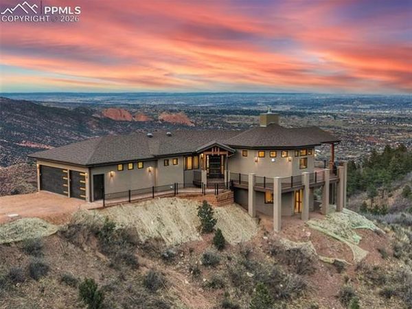 1060 Neon Moon View, Manitou Springs, CO 80829
