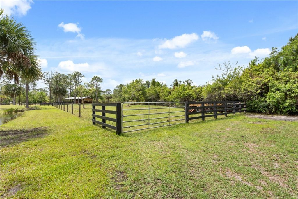 12585 S 89th Street, Fellsmere, FL 32948 Photo