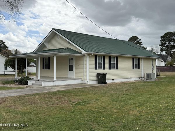 511 W Station Street , Mount Olive, NC 28365