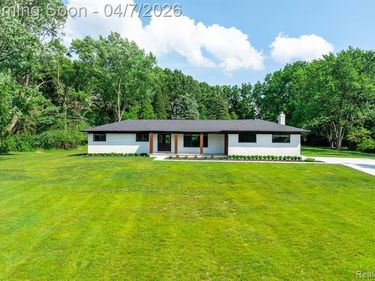 6284 Malvern Drive, Troy, MI 48098
