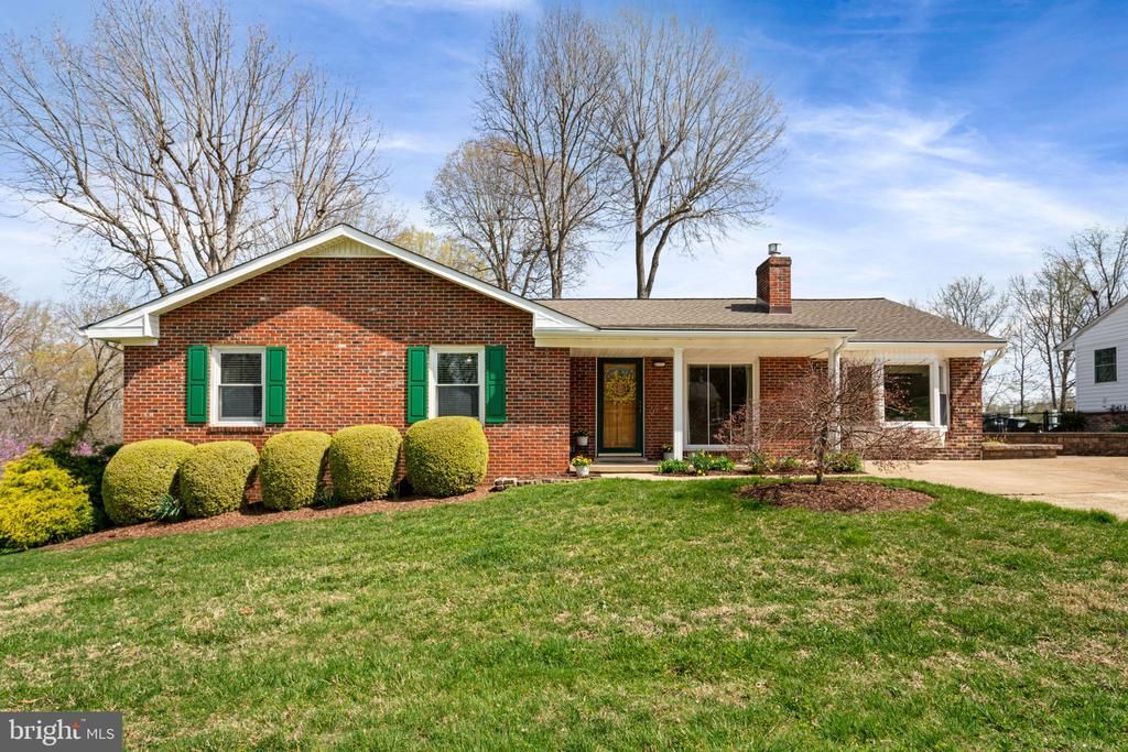 910 Carol Lane, Fredericksburg, VA 22405 Main Photo