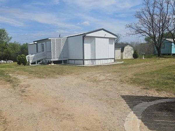 130 Trails End Circle, Millsap, TX 76066