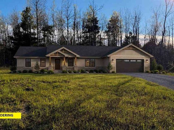 1300 Saw Mill Ln, Charlevoix, MI 49720