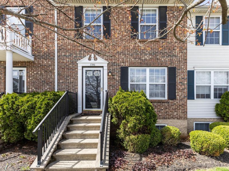 1146 Kinneton, Columbus, OH 43228 Photo 1