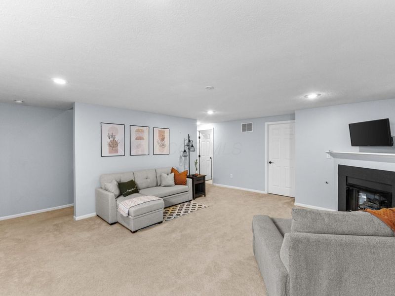 1146 Kinneton, Columbus, OH 43228 Photo 24