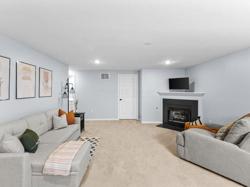 1146 Kinneton, Columbus, OH 43228 Photo 25