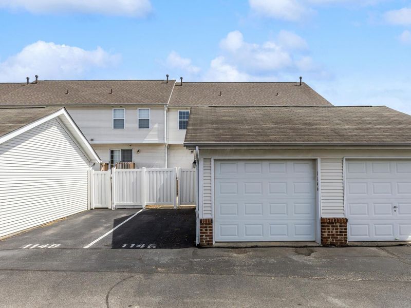 1146 Kinneton, Columbus, OH 43228 Photo 3