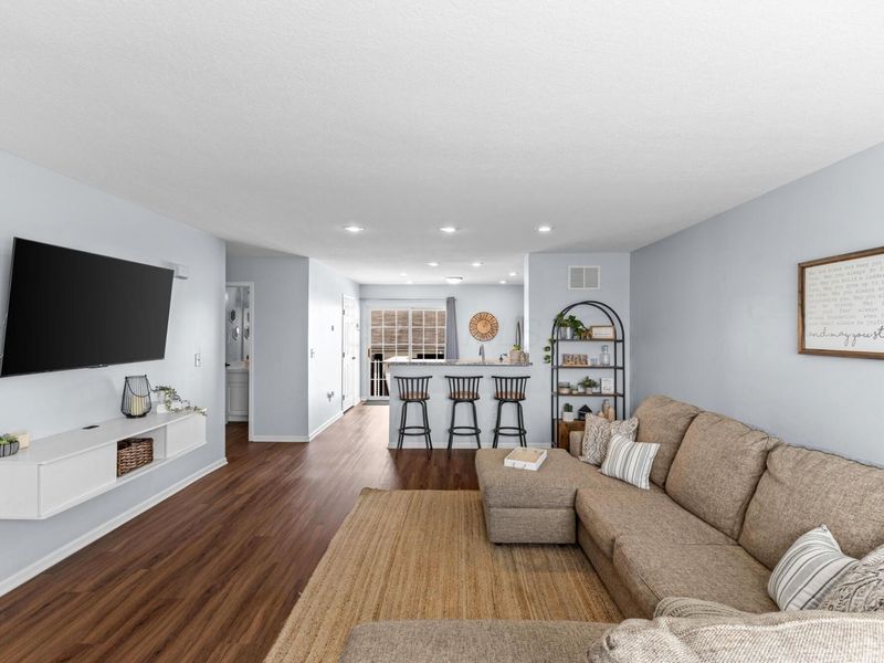 1146 Kinneton, Columbus, OH 43228 Photo 5