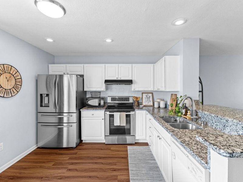 1146 Kinneton, Columbus, OH 43228 Photo 8