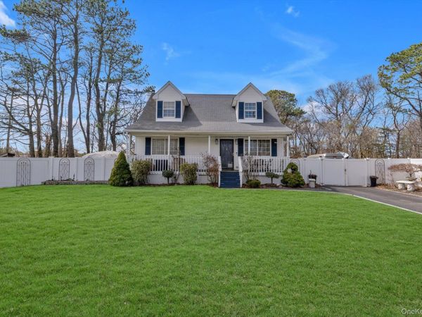 502 Station Road, Bellport, NY 11713