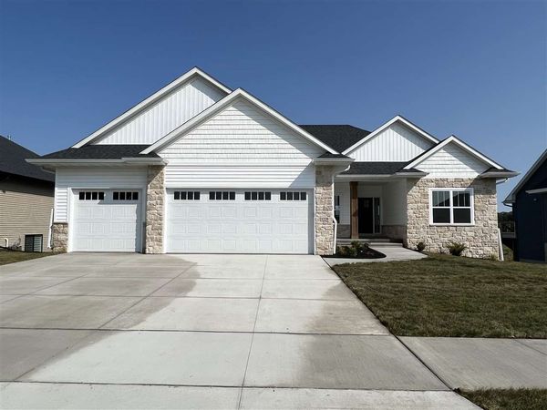20 S Seven Oaks Rd, North Liberty, IA 52317