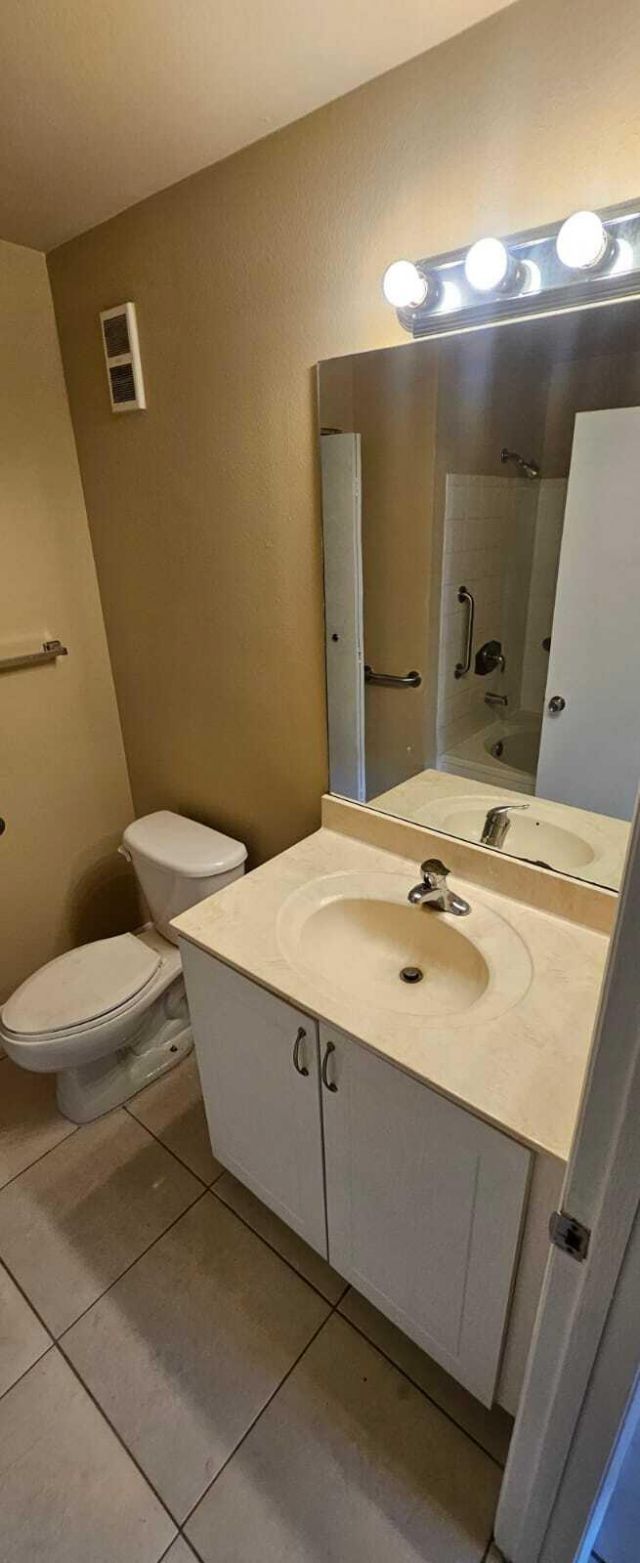 4767 Via Palm Lakes, Unit 201, West Palm Beach, FL 33417 Photo