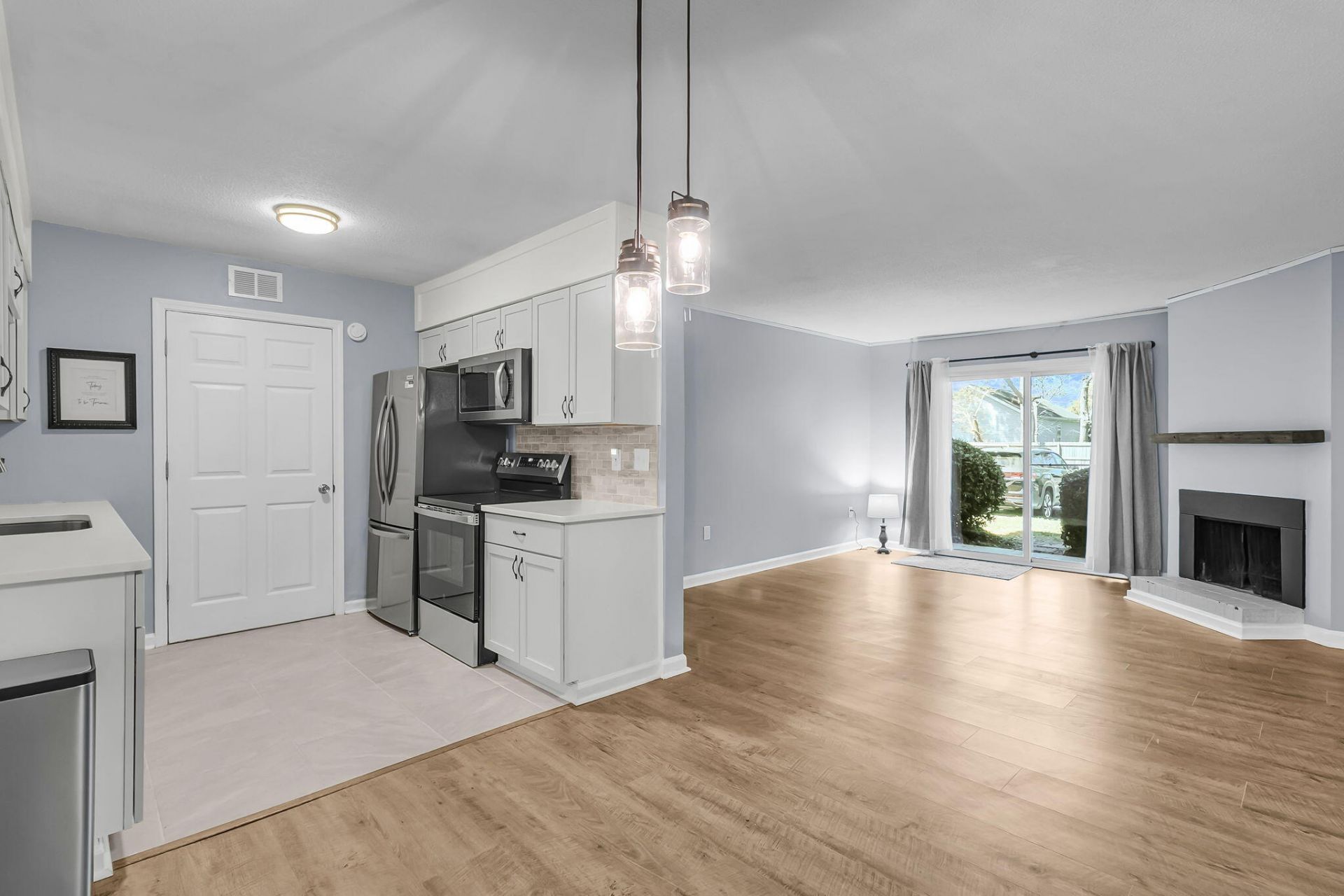 1402 Camp Road Photo 4