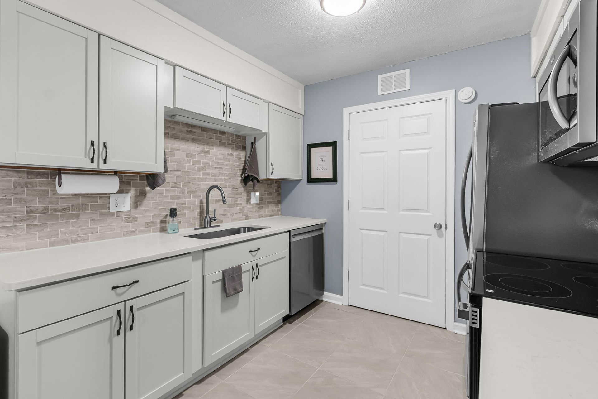 1402 Camp Road Photo 6