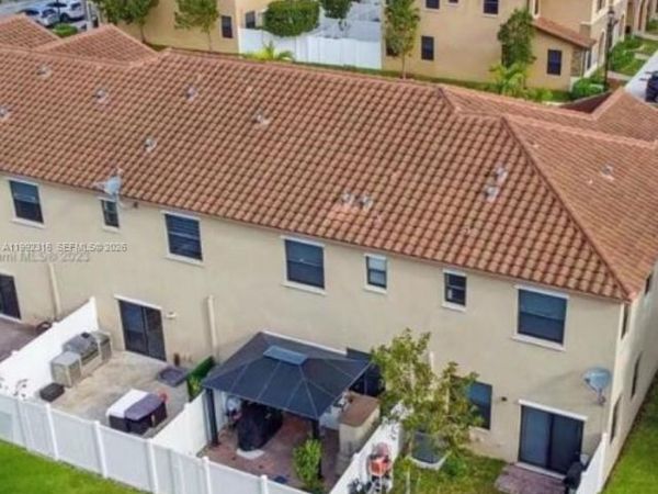 8952 W 35th Ln , Hialeah, FL 33018