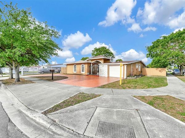 6190 W 14th Ave , Hialeah, FL 33012