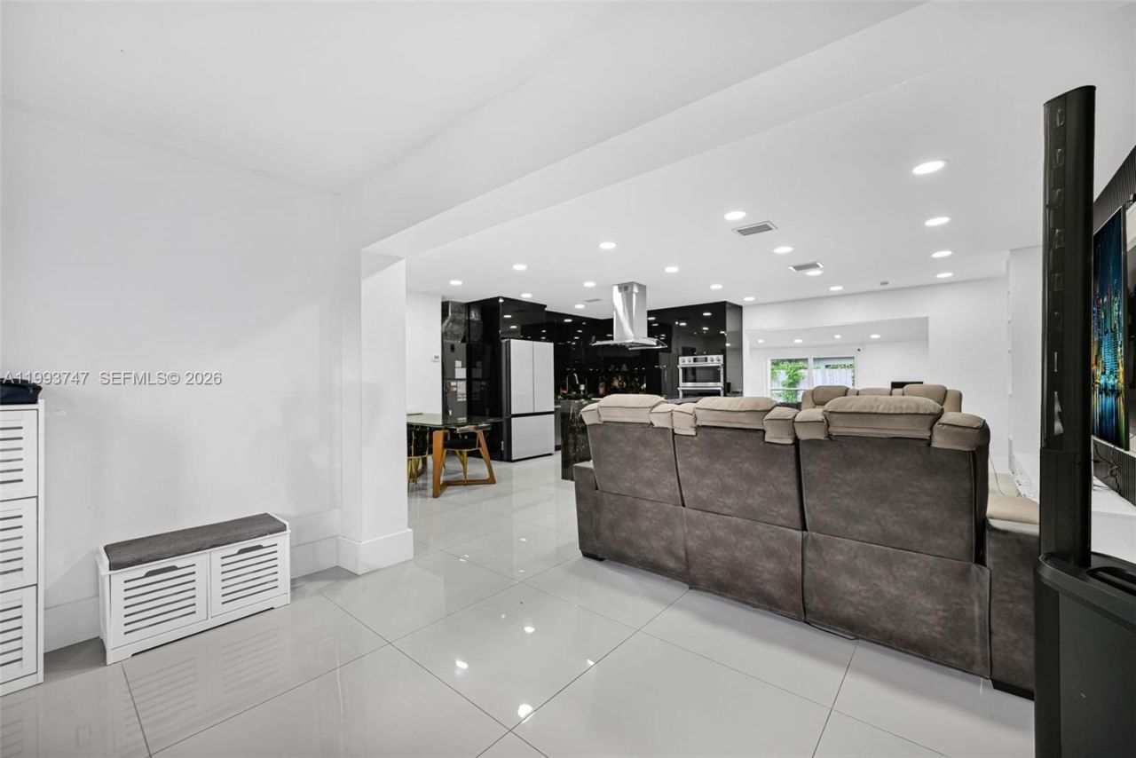 6190 W 14th Ave , Hialeah, FL 33012 Photo