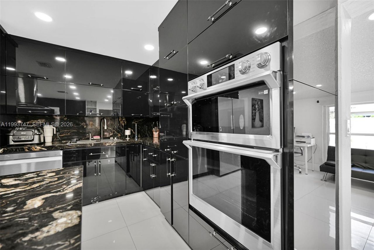 6190 W 14th Ave , Hialeah, FL 33012 Photo