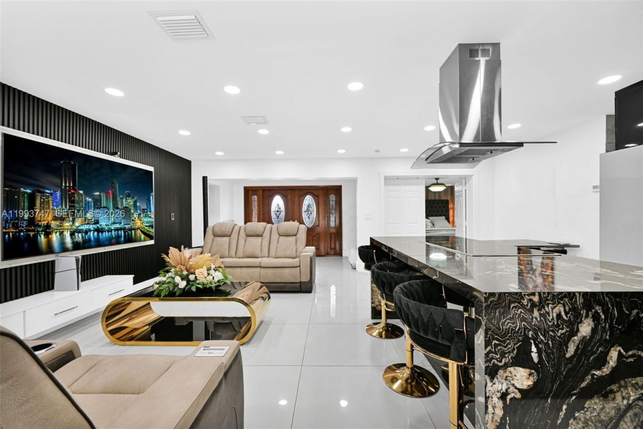 6190 W 14th Ave , Hialeah, FL 33012 Photo