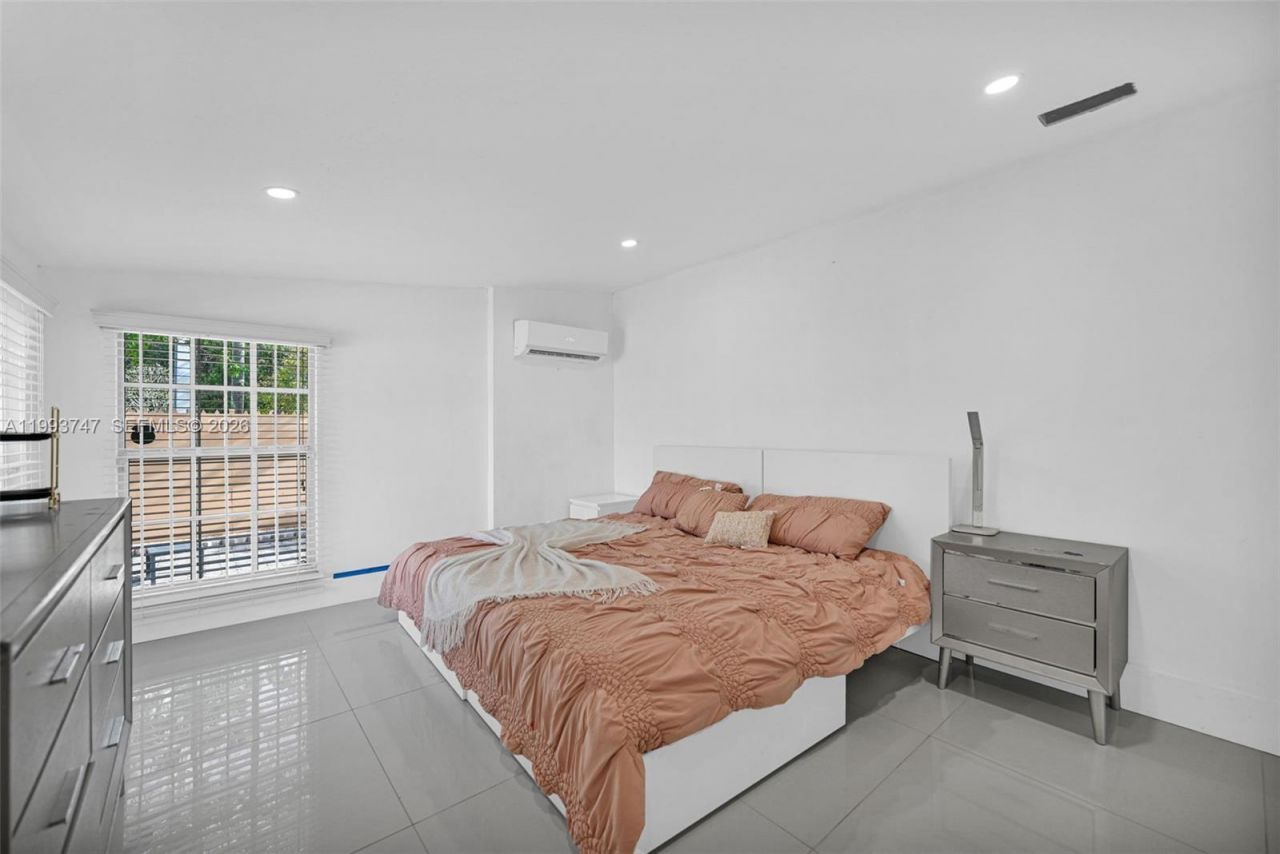 6190 W 14th Ave , Hialeah, FL 33012 Photo