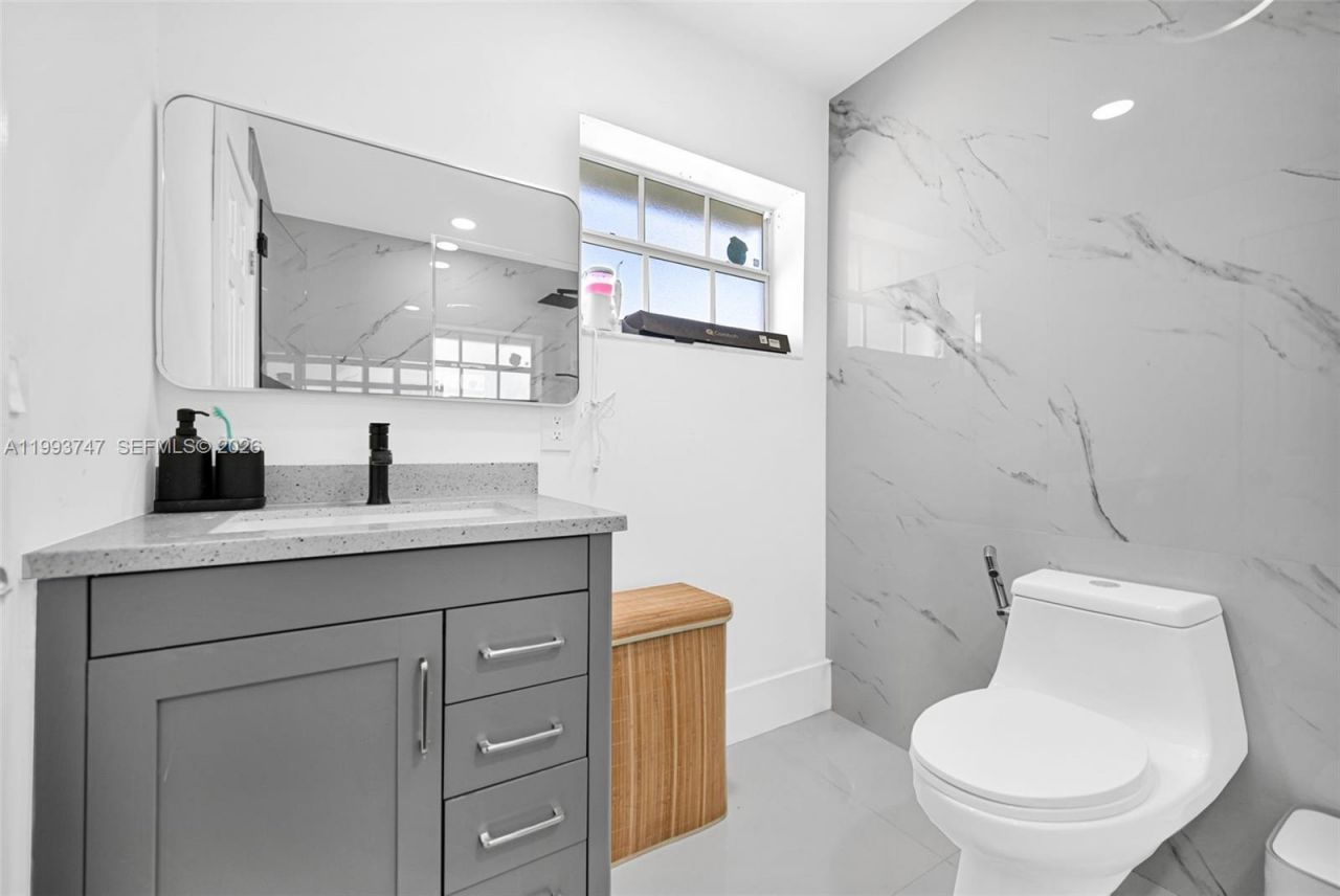 6190 W 14th Ave , Hialeah, FL 33012 Photo