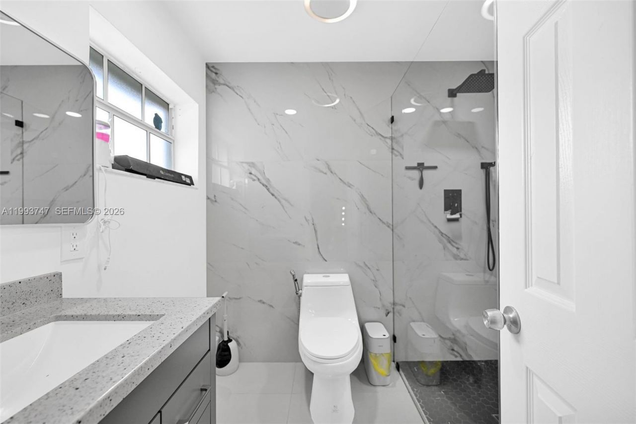 6190 W 14th Ave , Hialeah, FL 33012 Photo