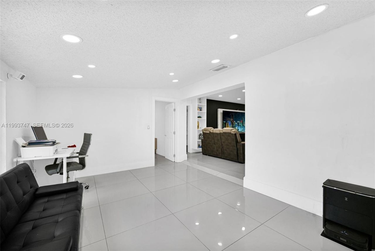 6190 W 14th Ave , Hialeah, FL 33012 Photo