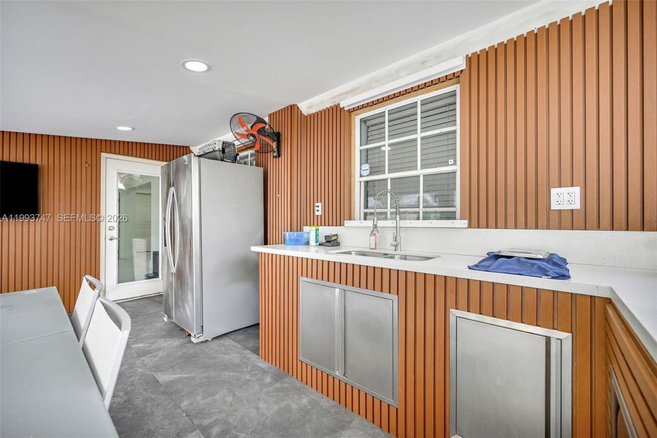 6190 W 14th Ave , Hialeah, FL 33012 Photo