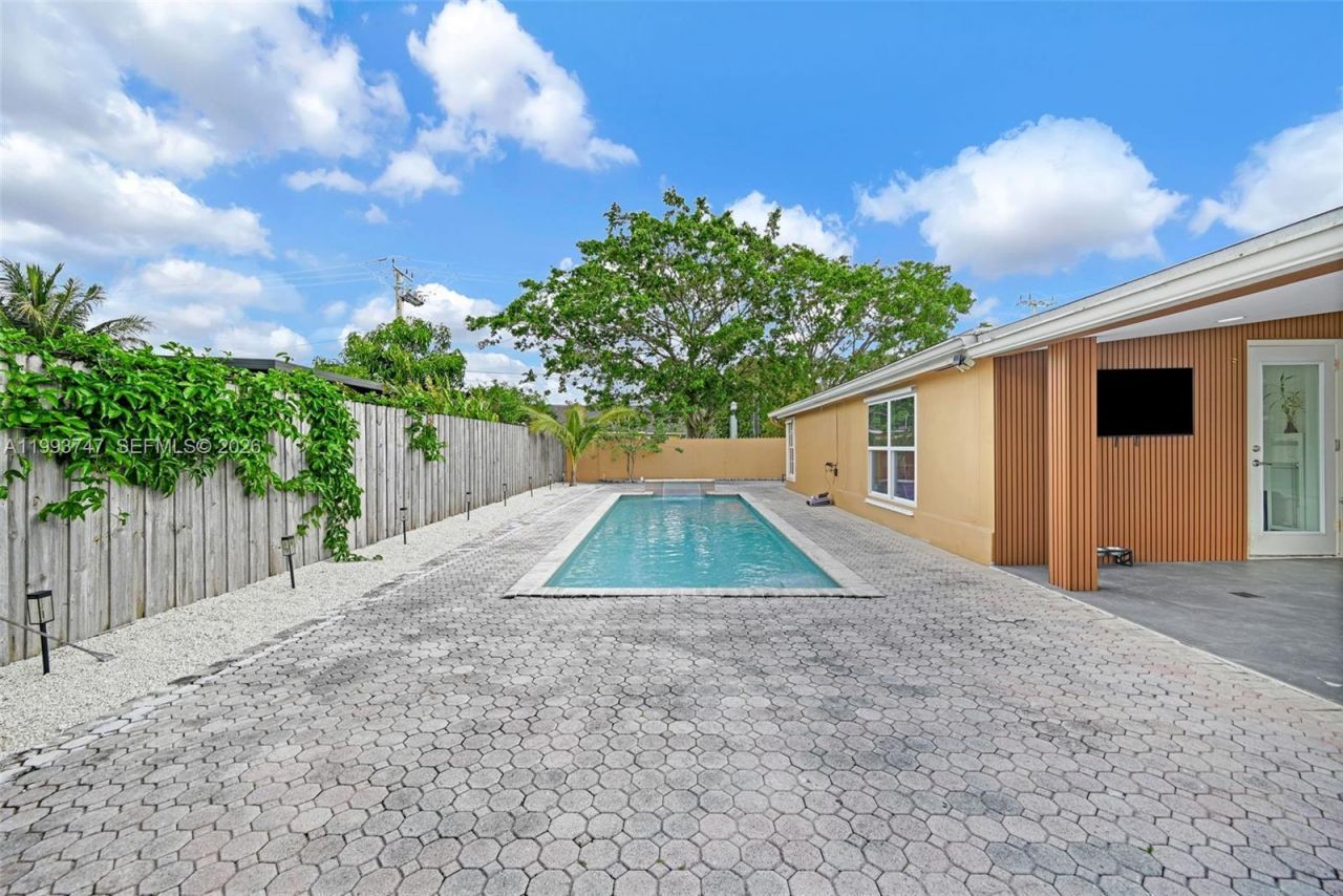 6190 W 14th Ave , Hialeah, FL 33012 Photo