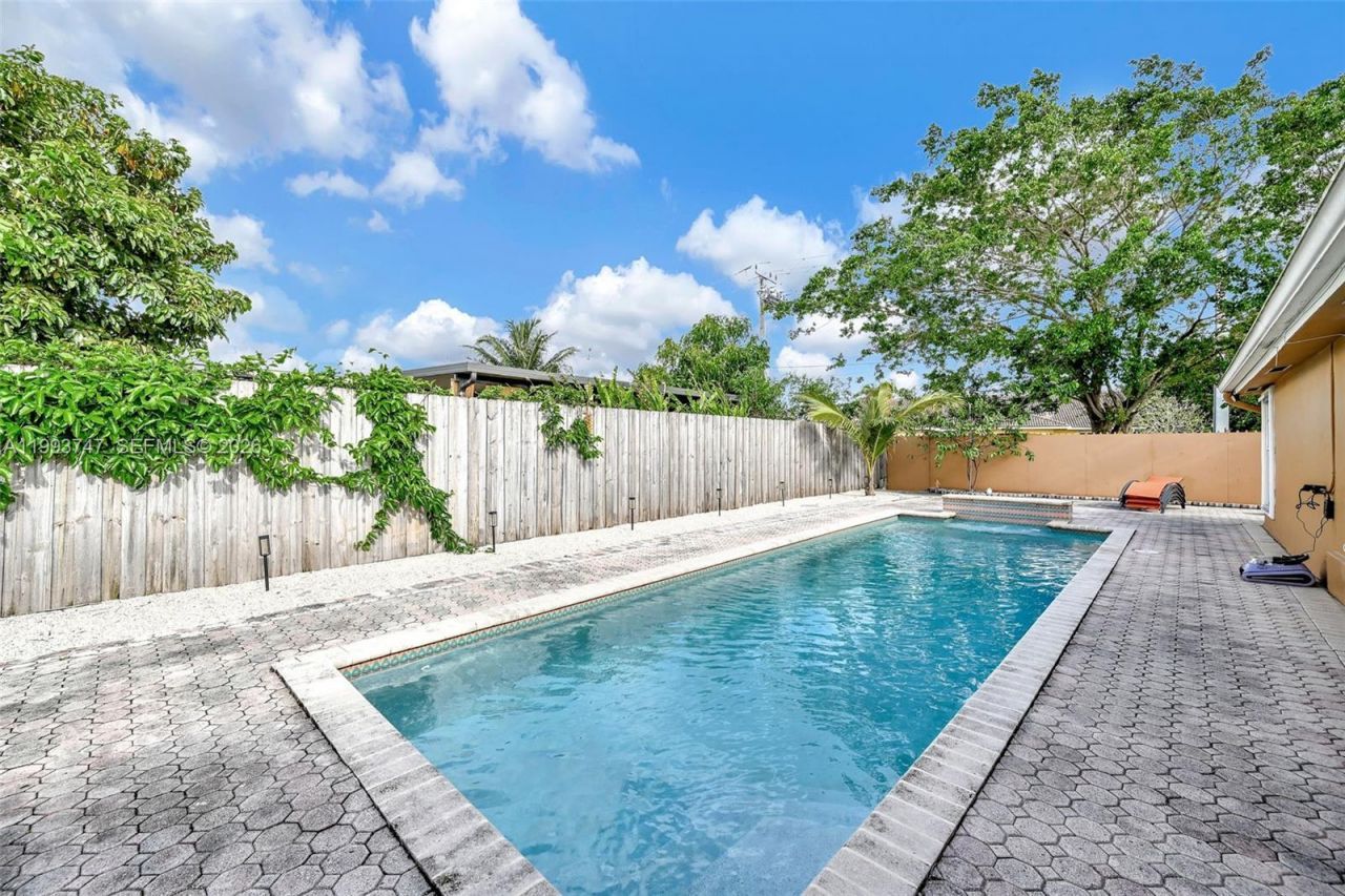 6190 W 14th Ave , Hialeah, FL 33012 Photo