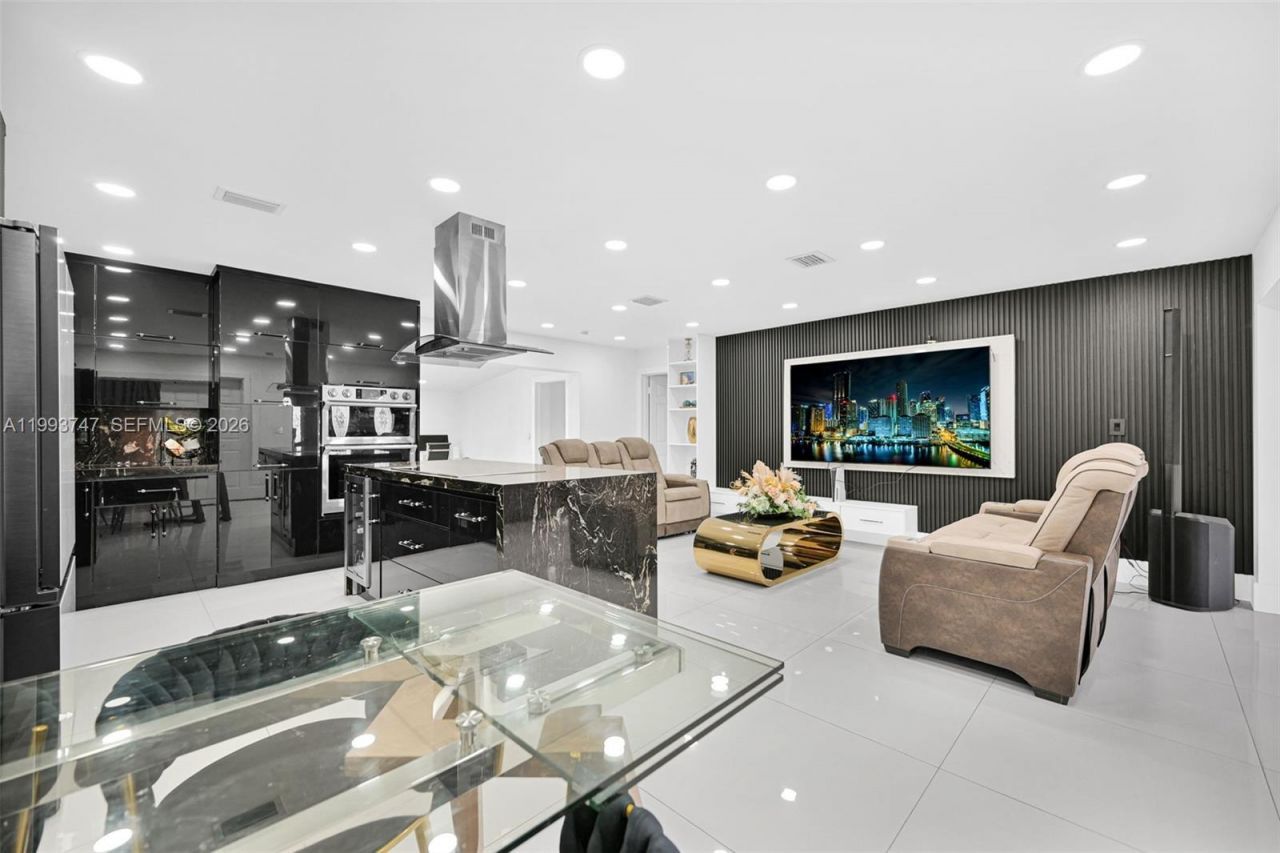 6190 W 14th Ave , Hialeah, FL 33012 Photo