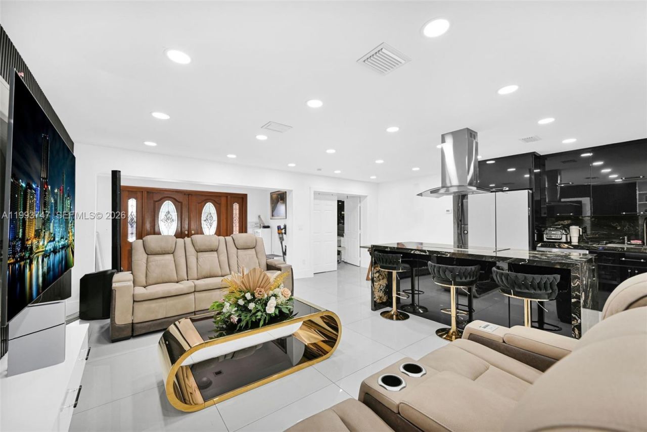 6190 W 14th Ave , Hialeah, FL 33012 Photo