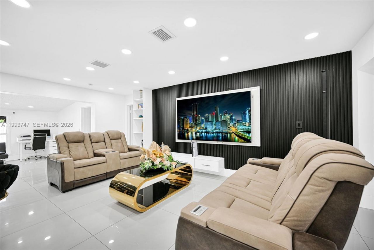 6190 W 14th Ave , Hialeah, FL 33012 Photo