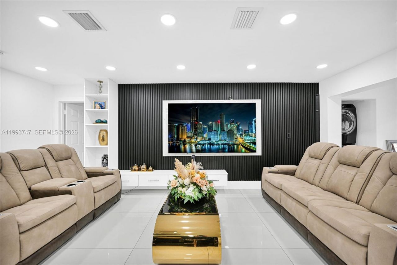 6190 W 14th Ave , Hialeah, FL 33012 Photo