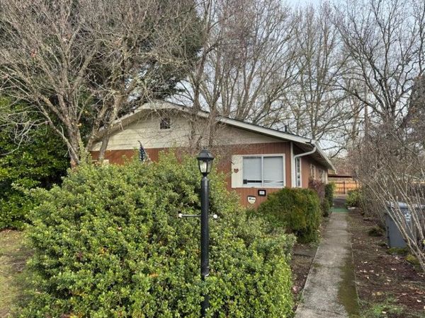 225 SW Westholm Avenue, Grants Pass, OR 97526