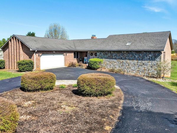 103 April LN, Vinton, VA 24179