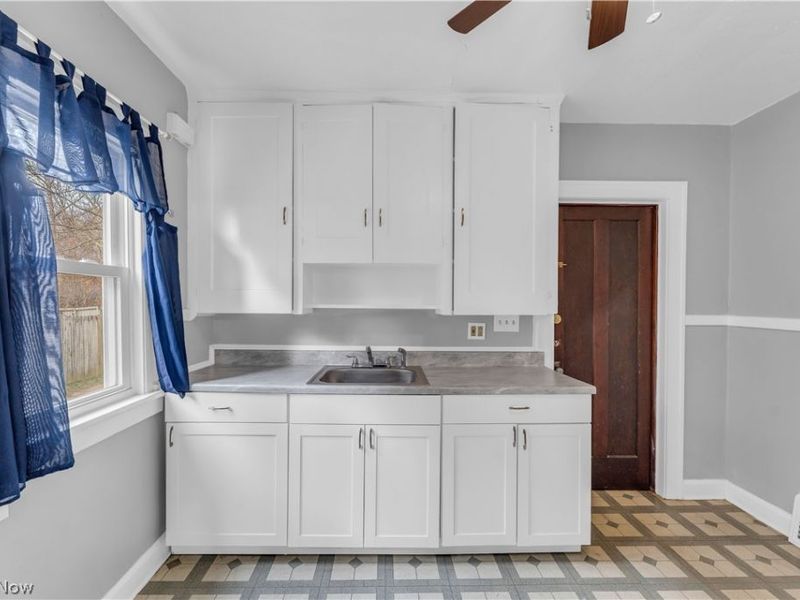 1042 Mozina Drive, Unit 1042/DN, Cleveland, OH 44119 Photo 11