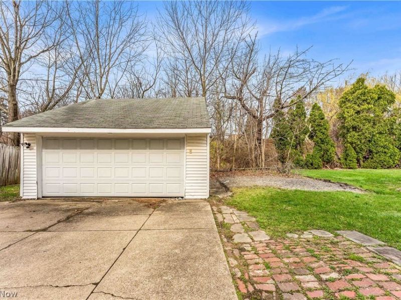 1042 Mozina Drive, Unit 1042/DN, Cleveland, OH 44119 Photo 25